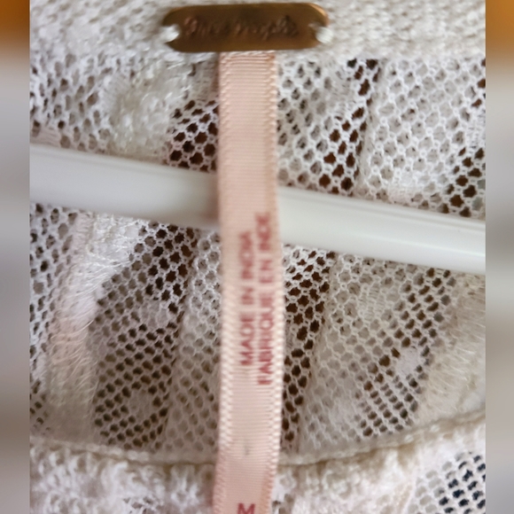 FREE PEOPLE TOP ~🎊HP🎊 - Picture 2 of 3